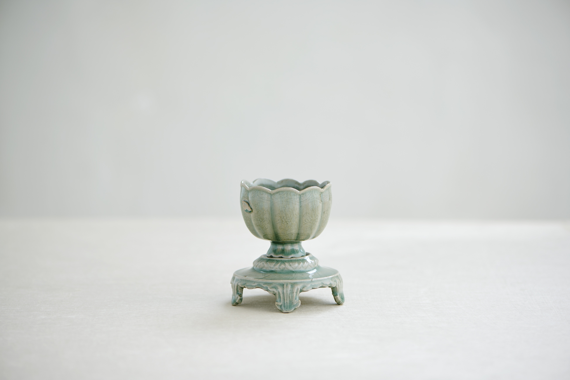 Cup and Stand　 Celadon with incised chrysanthemum design