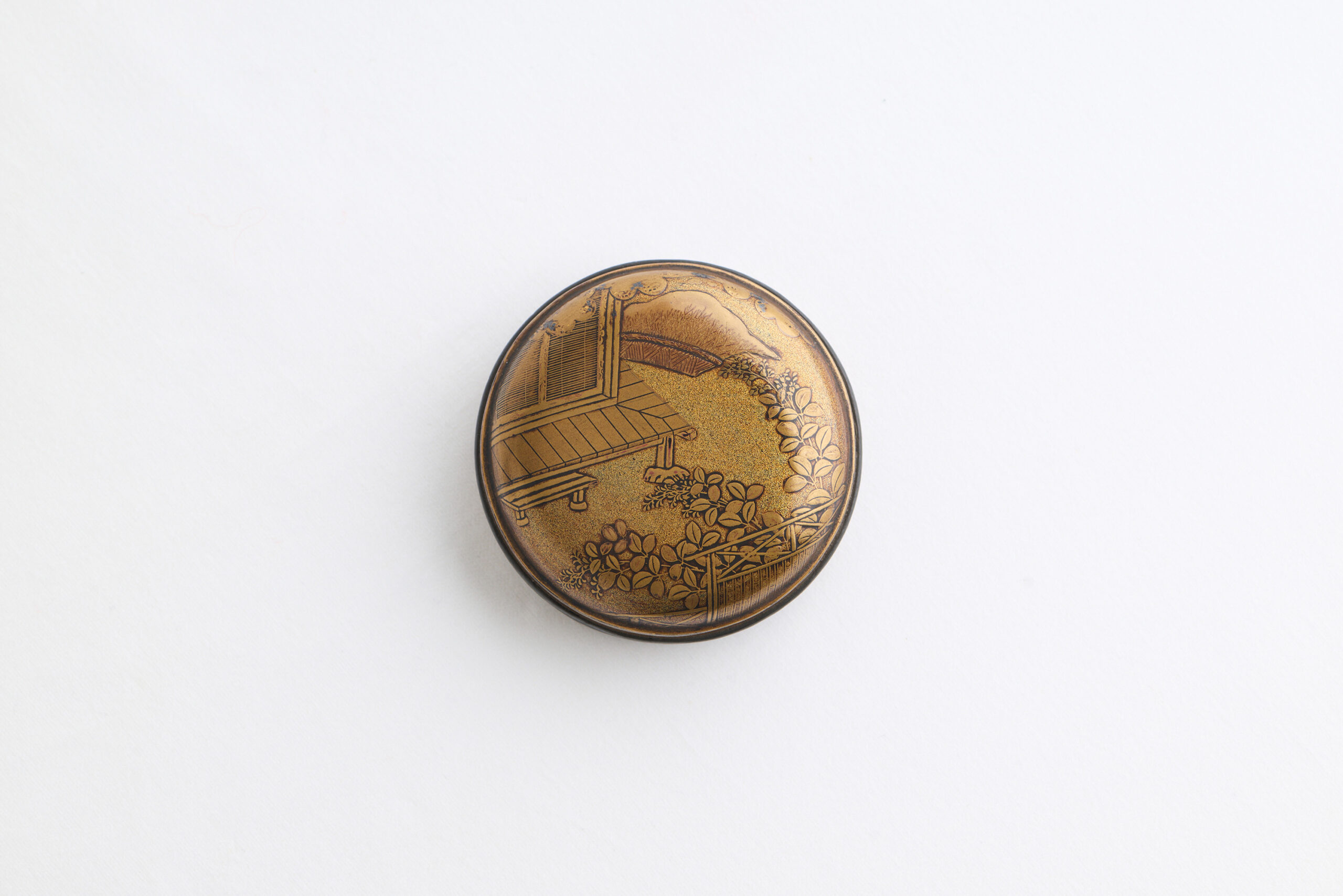 Incense container with “Kogō no Tsubone” Design