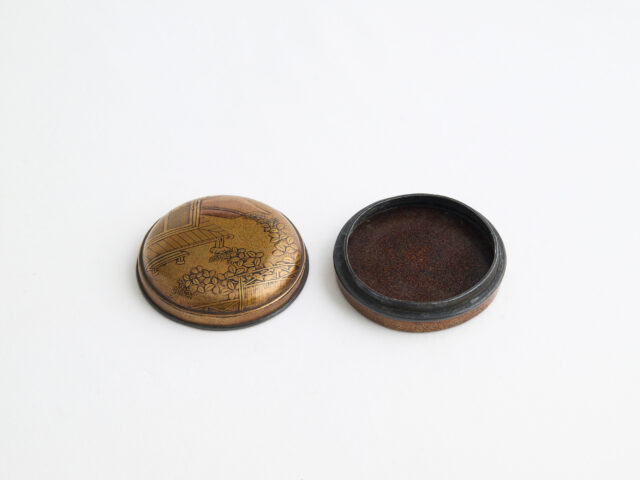 Incense container with "Kogō no Tsubone" Design_2