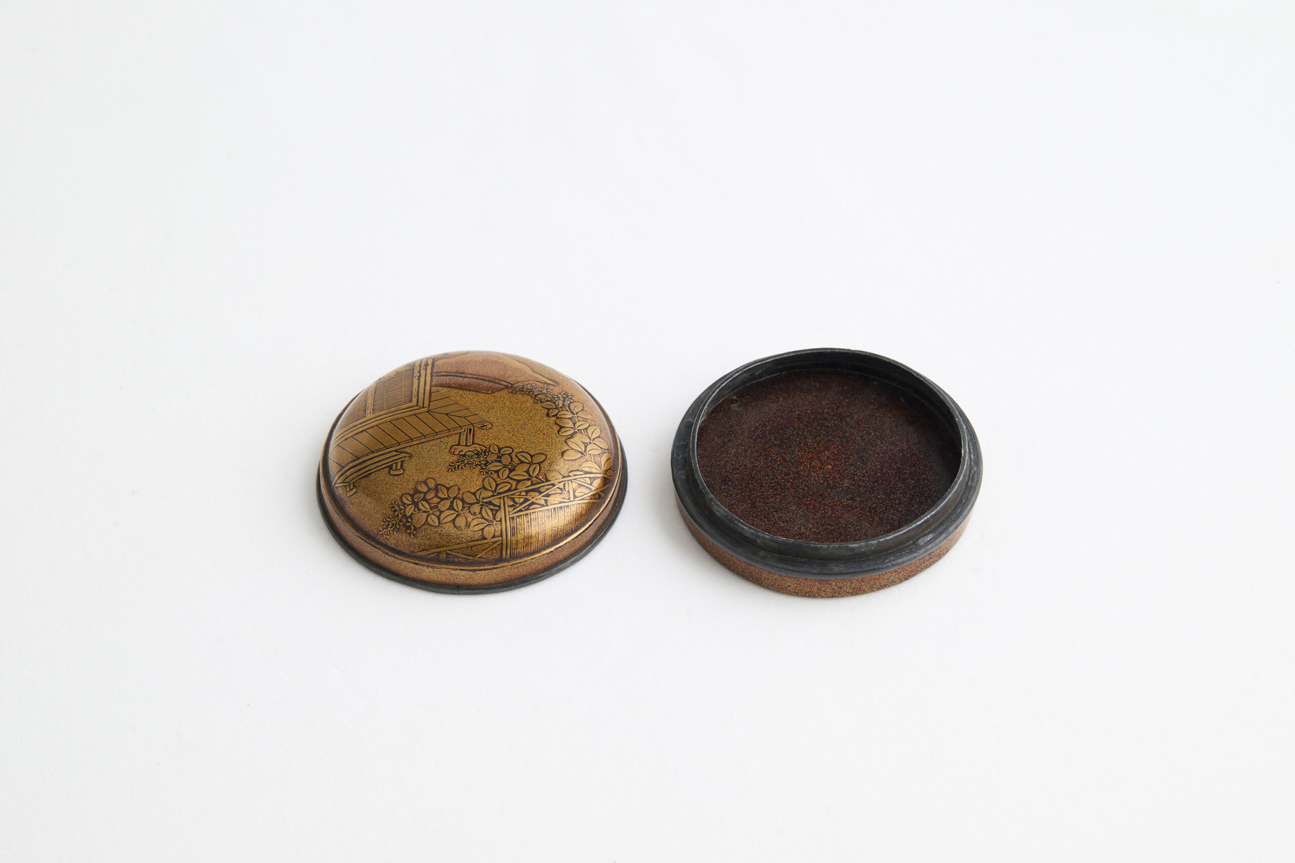 Incense container with "Kogō no Tsubone" Design_2