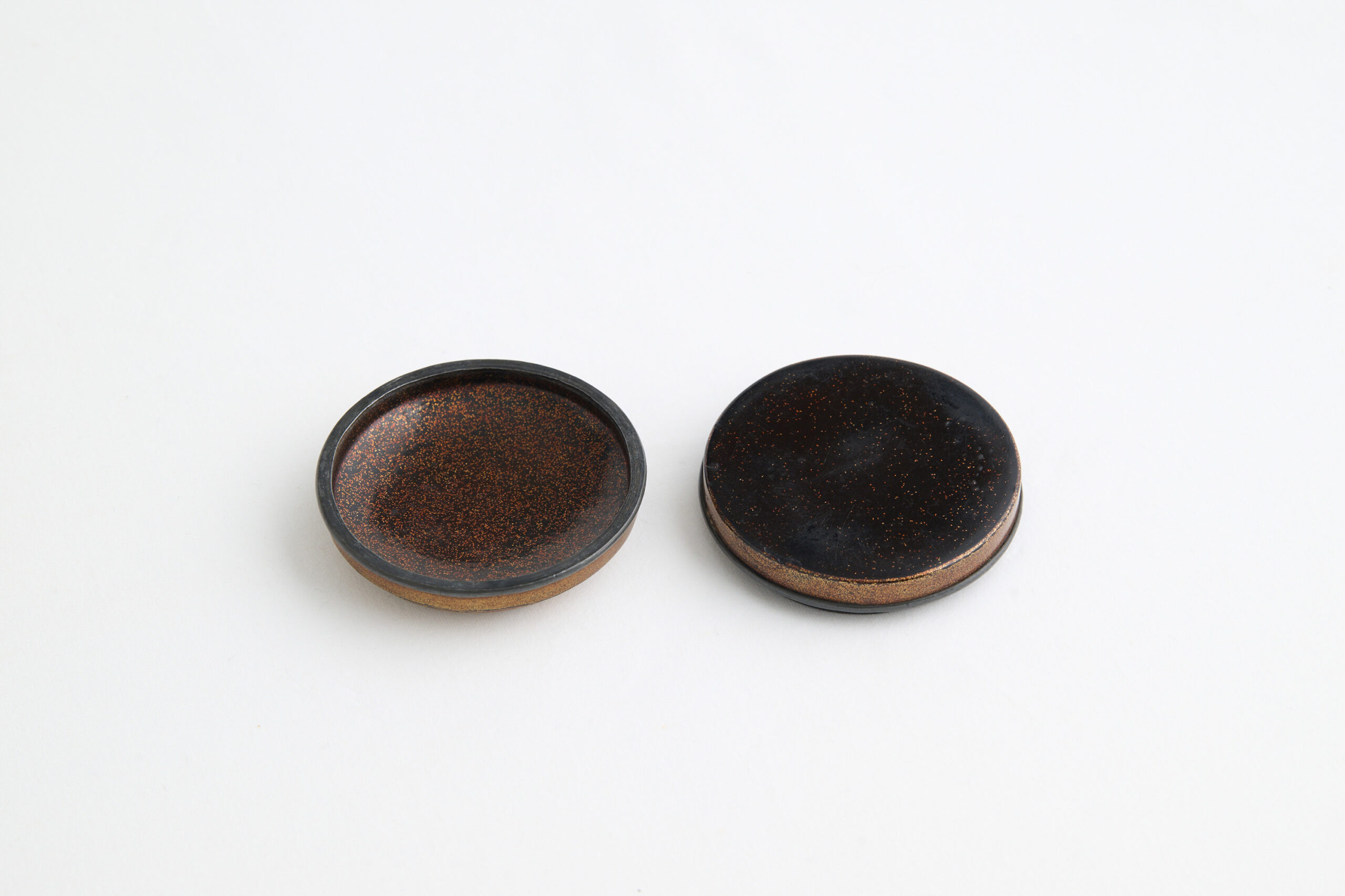 Incense container with "Kogō no Tsubone" Design_3