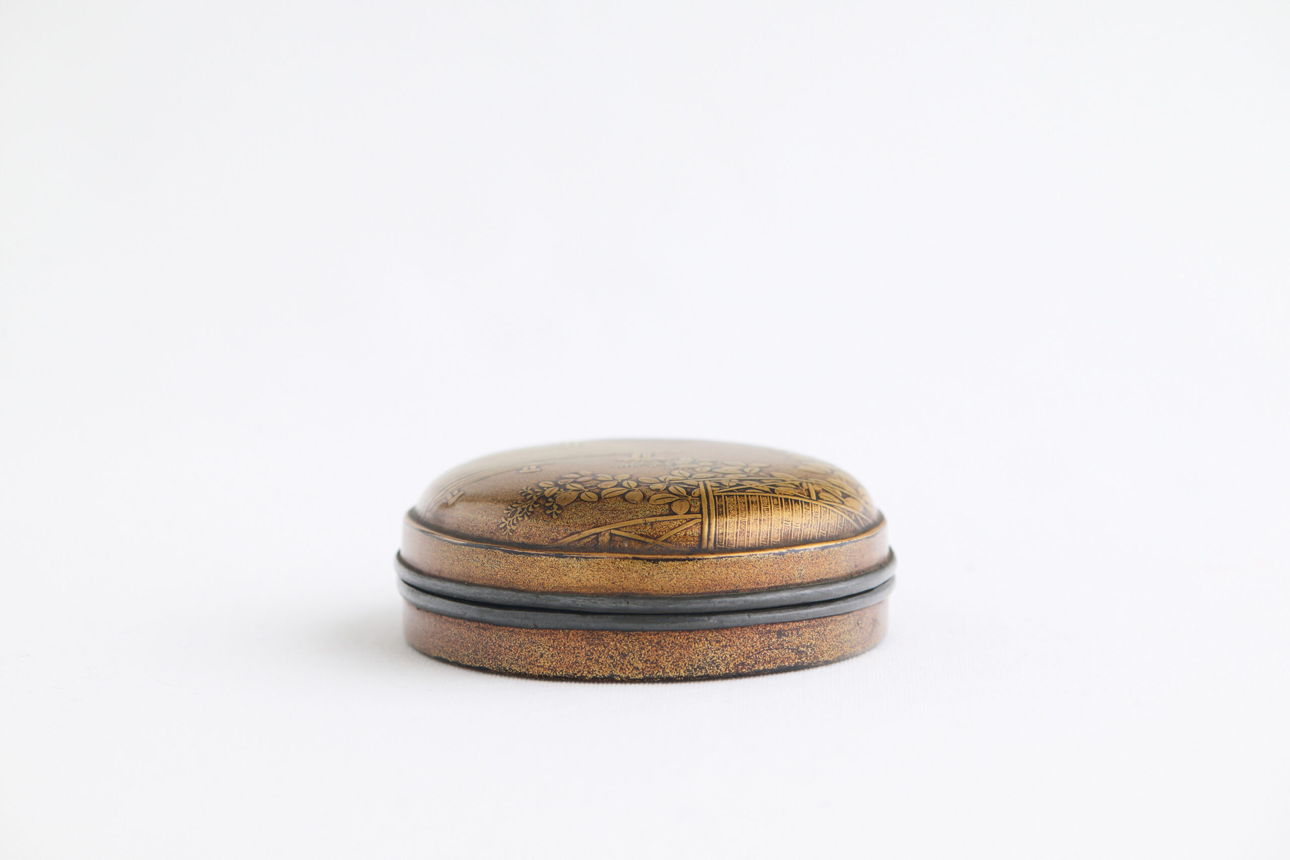 Incense container with "Kogō no Tsubone" Design_4